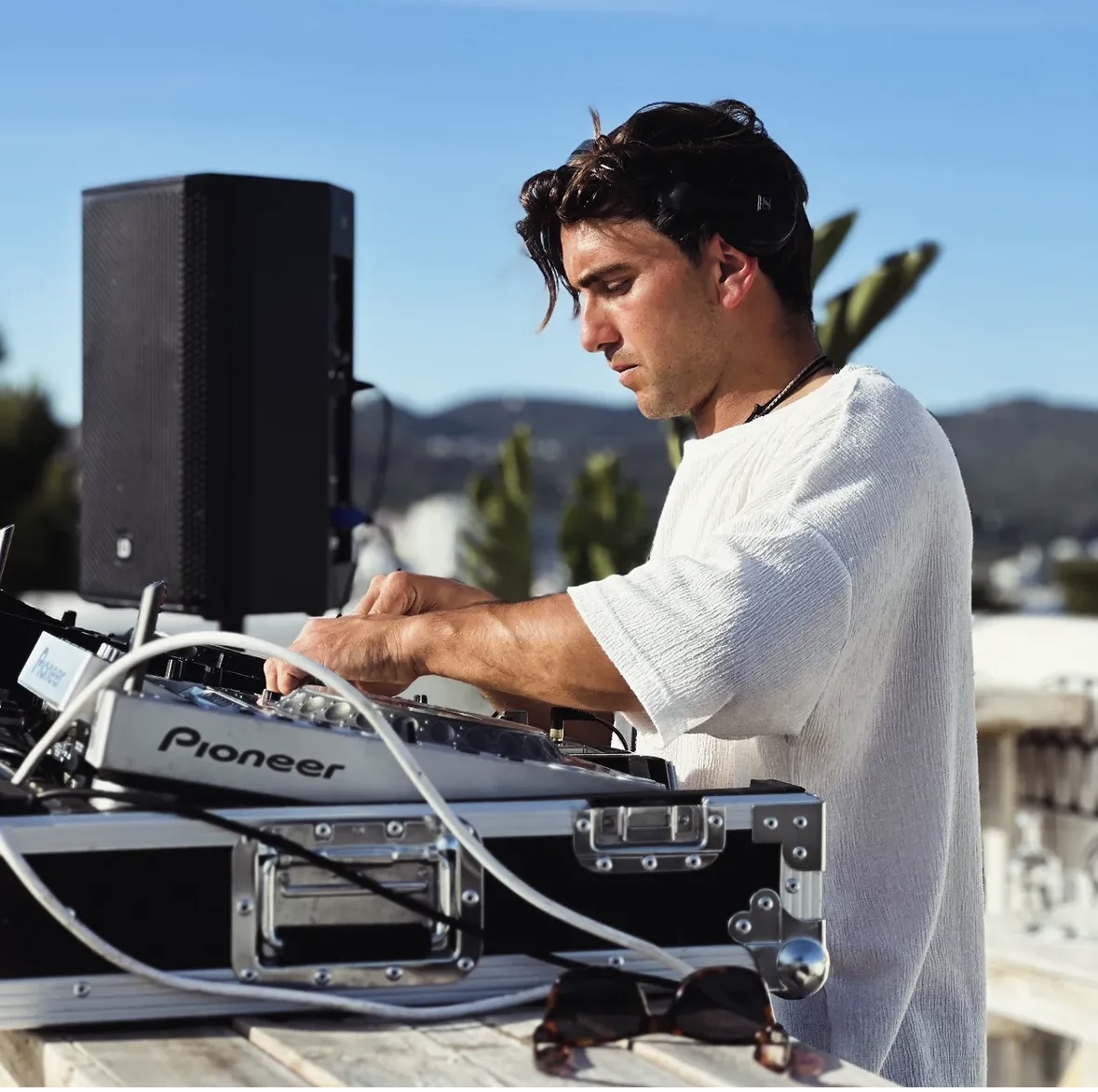 ORIAM playing an open-air set in Ibiza